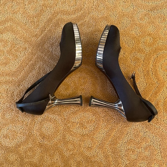 Chanel black satin pump